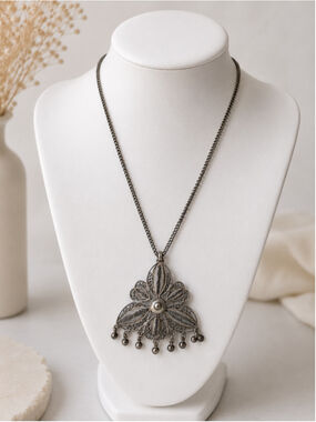 Vintage Silver Tone Filigree Floral Pendant Necklace Boho Statement Dangle 13"